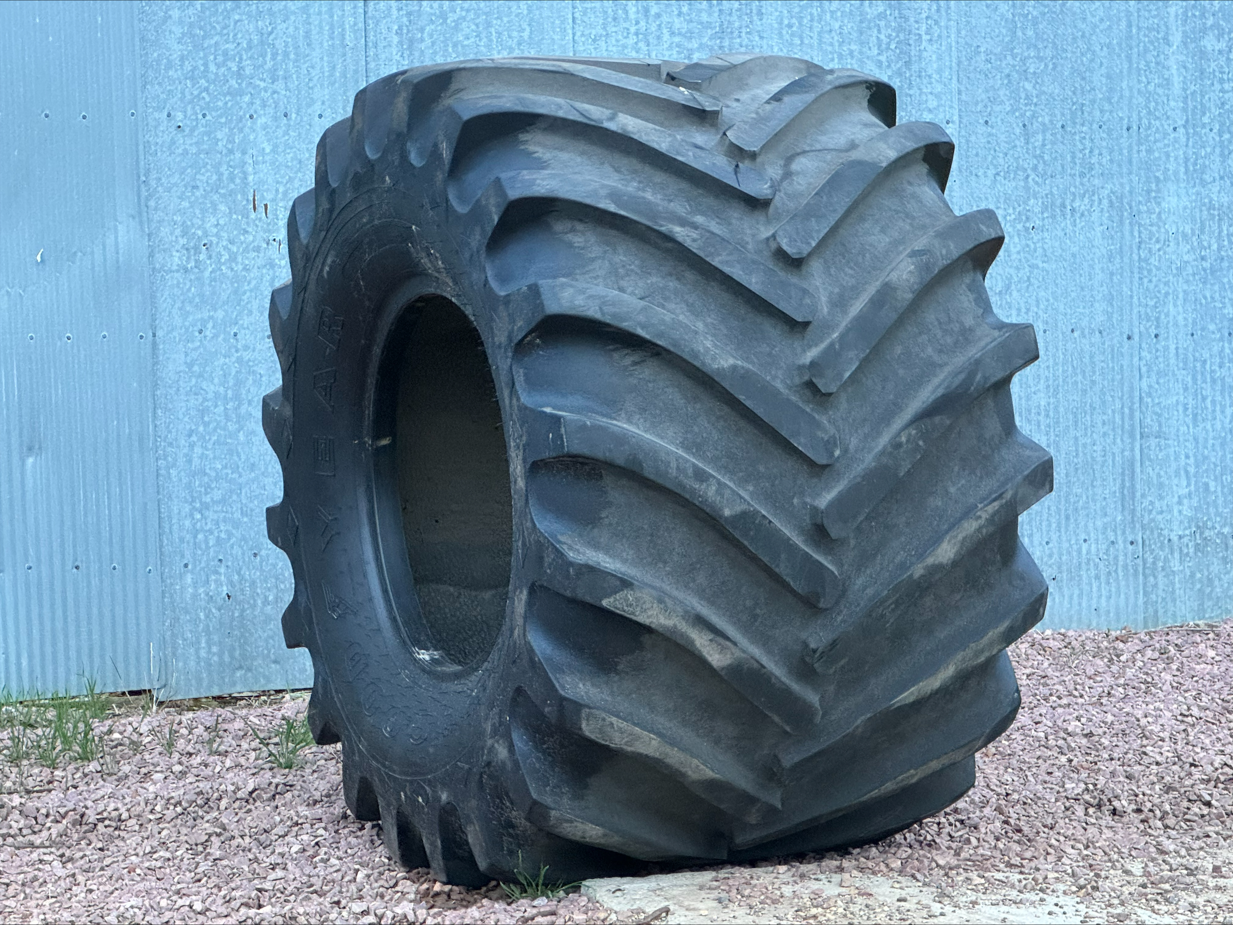 Image: Goodyear 1050/50R32