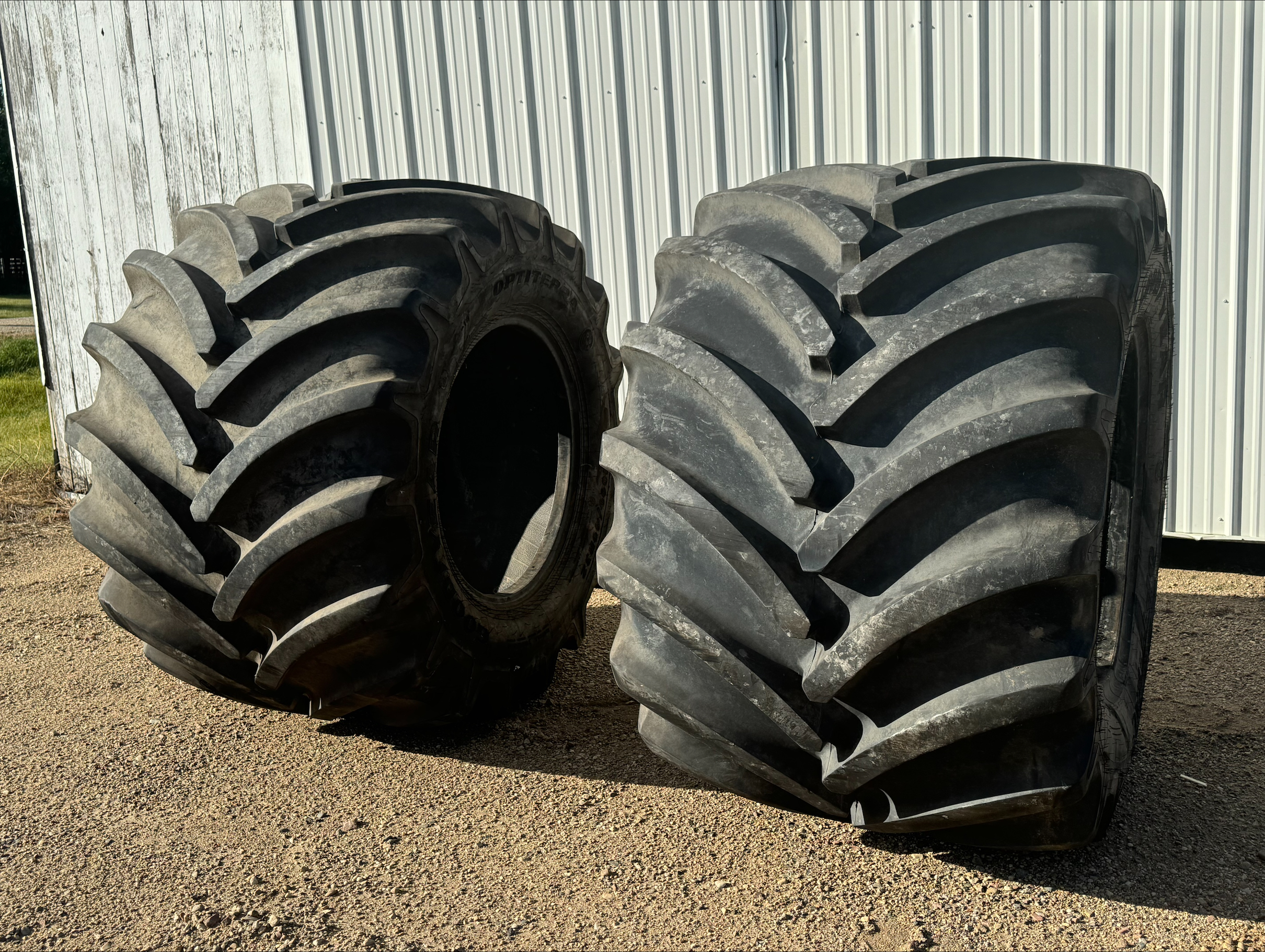 Image: Goodyear 1000/40R32