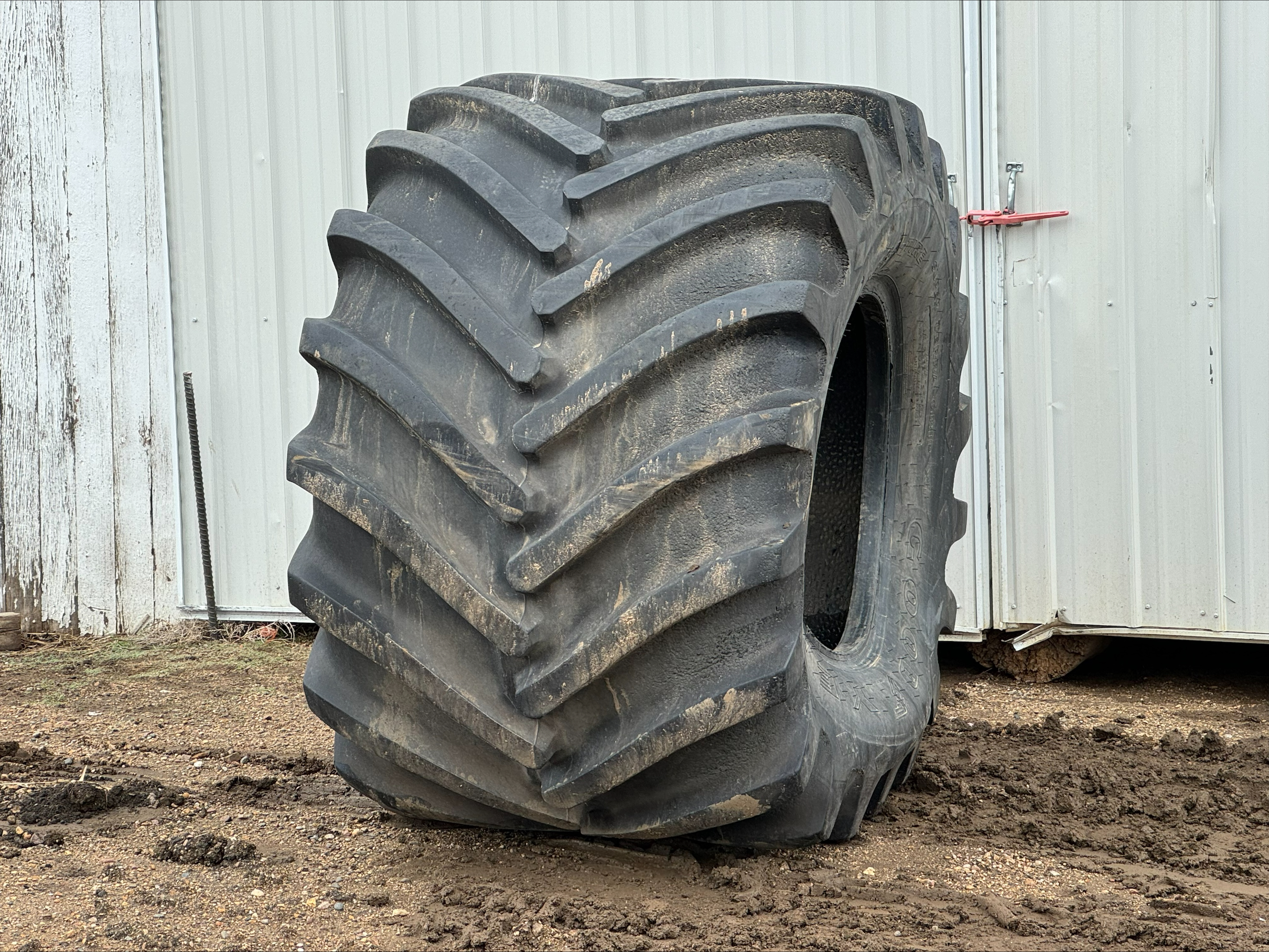 Image: Goodyear 1050/50R32