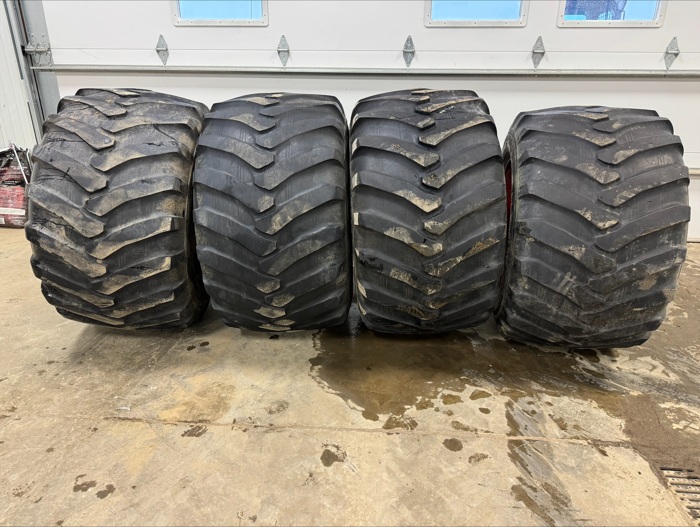 Image: 600/40-22.5 tires on BUDD rims